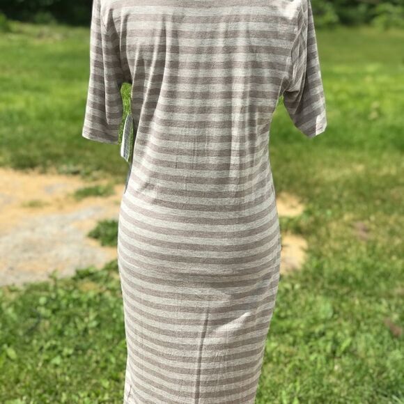 Casual LuLaRoe Julia Dress - Picture 3 of 5